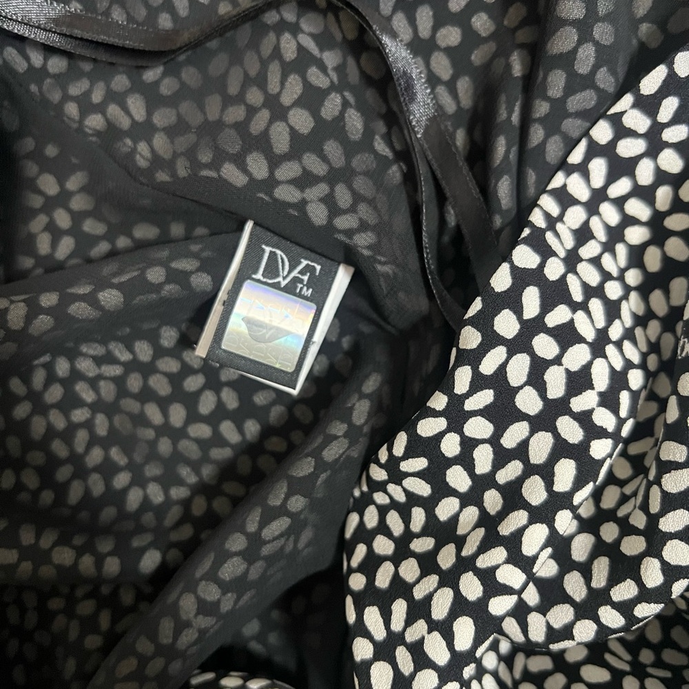Diane Von Furstenberg shannon v neck floral abstract mini silk wrap dress - Picture 9 of 9
